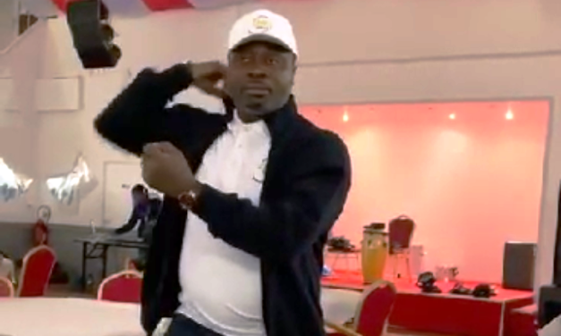 People : S.E.M Jean Armand Koffi libère en zouglou